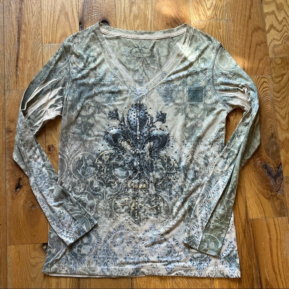 Greensource size large T-shirt.Long sleeve.
Shades of green and cream. - Picture 1 of 6